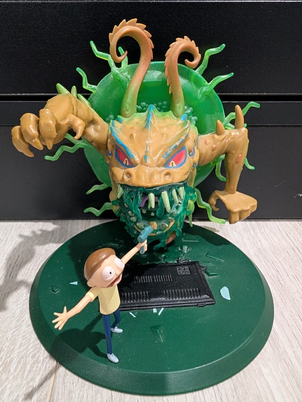 Rick & Morty "Morty Vs. Portal Alien" Figure